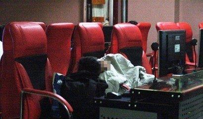 网吧猝死事件视频,悲剧背后的人性拷问与安全警示